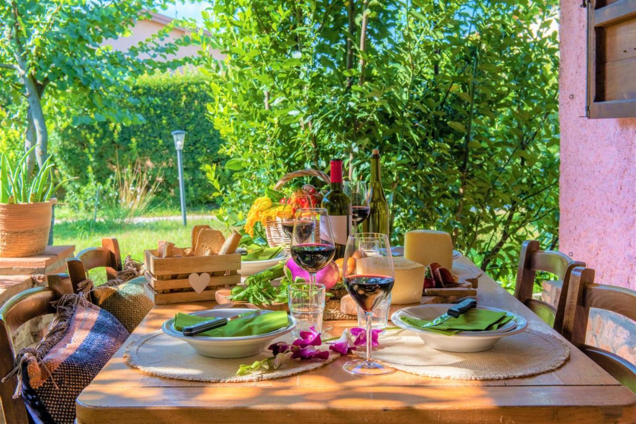 Hostly - Country House Donoratico - Only For Families Екстер'єр фото